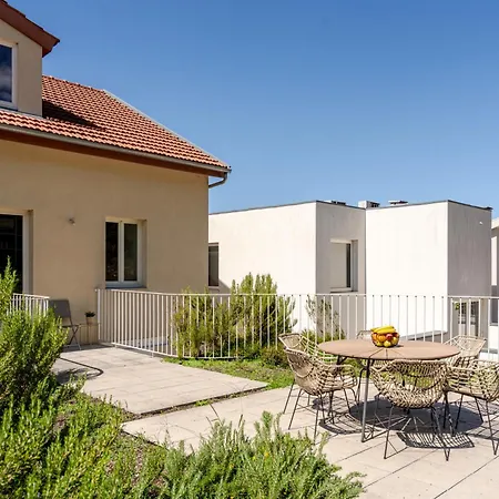 Lovely In The Heart Of By Hostwise 귀마레스