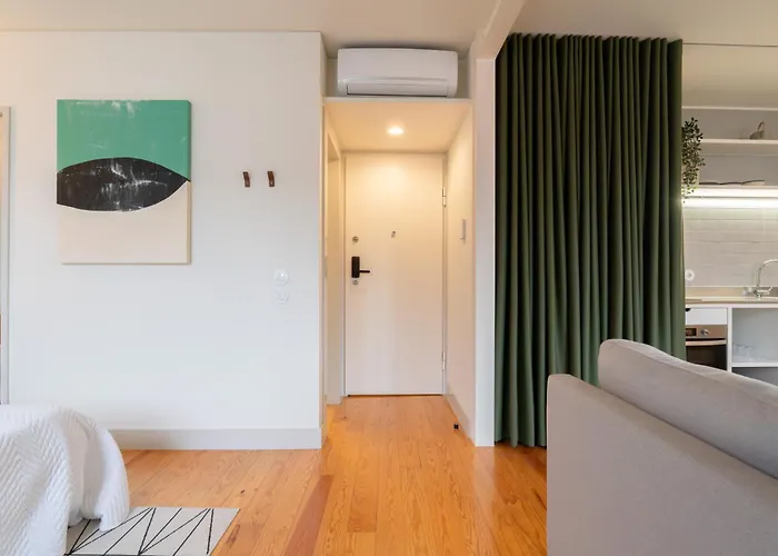 Lovely In The Heart Of By Hostwise * Guimarães