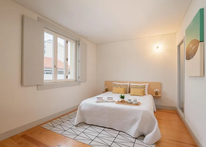 Lovely In The Heart Of By Hostwise * Guimarães