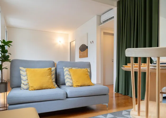 Lovely In The Heart Of By Hostwise * Guimarães