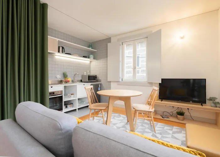 Lovely In The Heart Of By Hostwise * Guimarães