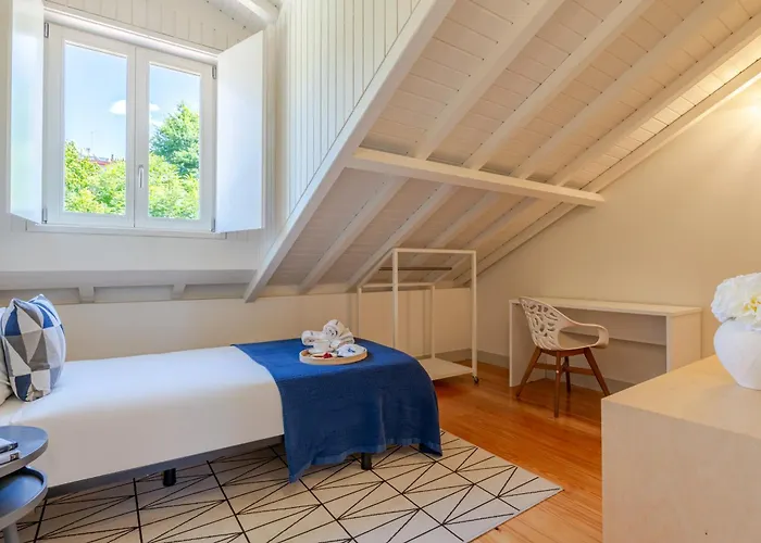 Lovely In The Heart Of By Hostwise *